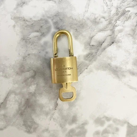 LOUIS VUITTON PadLock & Key #305 with Unbranded Gold Flower Rhinestone Key Chain - Picture 4 of 8